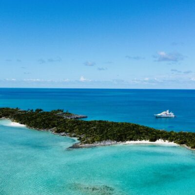 ROBERTS CAY, PRIVATE ISL.
