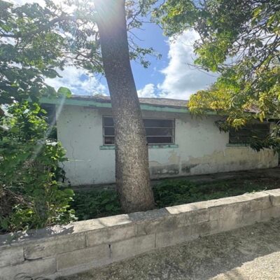 VICTORIA BLVD FIXER UPPER